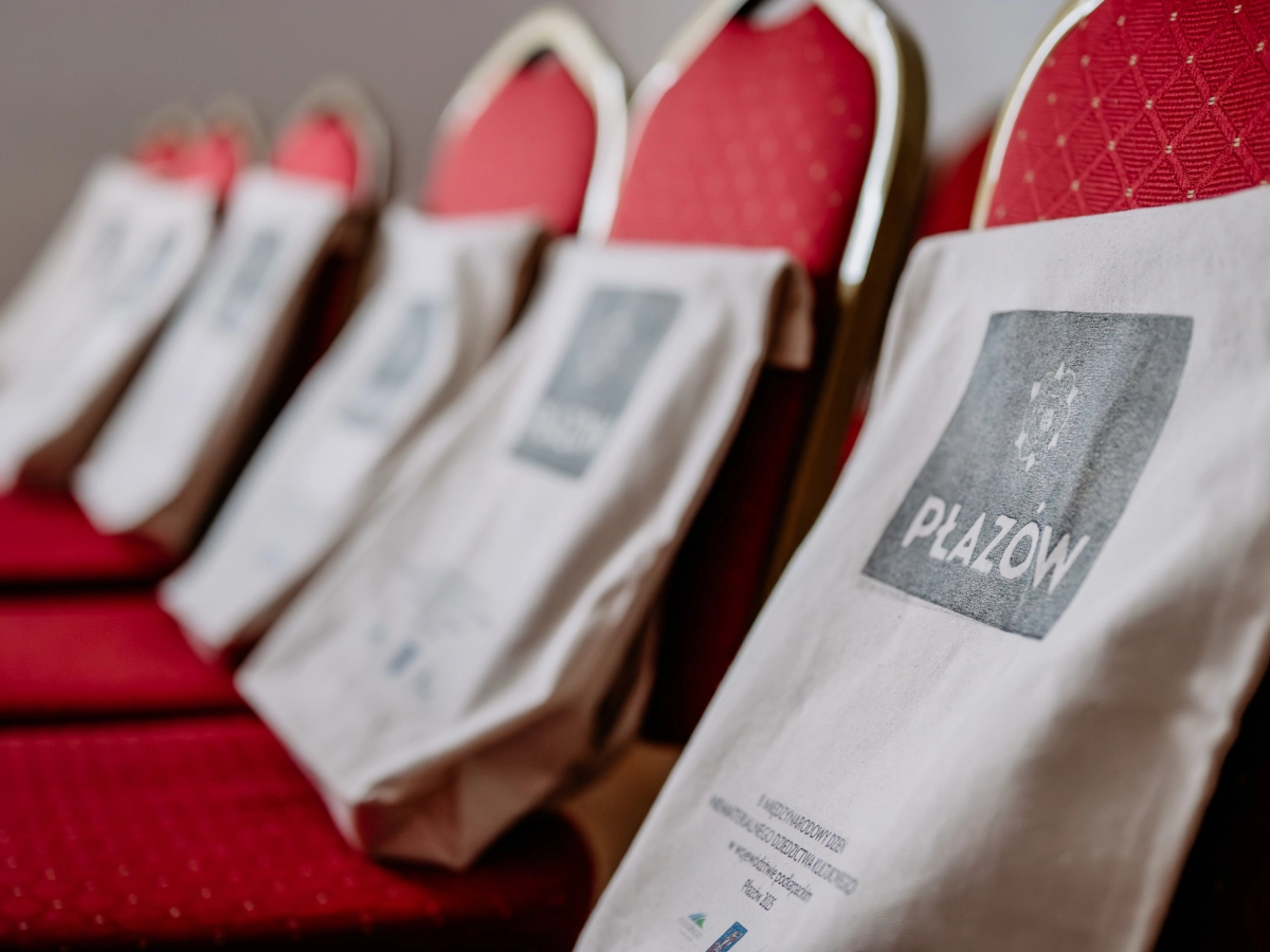 <br />
<b>Notice</b>:  Undefined index: alt in <b>/srv/www/htdocs/niematerialne/szablon/widgets/SliderBig.php</b> on line <b>11</b><br />
<br />
<b>Notice</b>:  Trying to access array offset on value of type null in <b>/srv/www/htdocs/niematerialne/szablon/widgets/SliderBig.php</b> on line <b>11</b><br />
