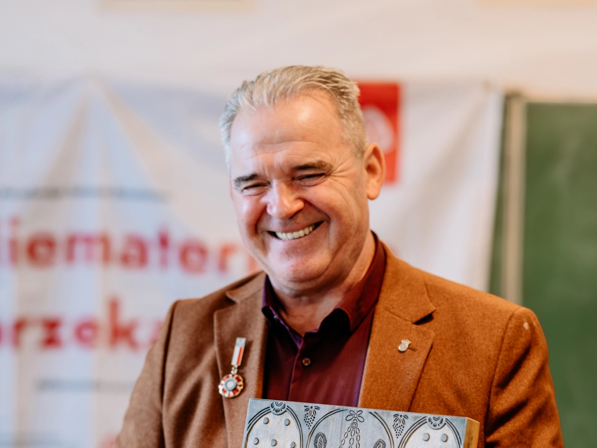 <br />
<b>Notice</b>:  Undefined index: alt in <b>/srv/www/htdocs/niematerialne/szablon/widgets/SliderBig.php</b> on line <b>11</b><br />
<br />
<b>Notice</b>:  Trying to access array offset on value of type null in <b>/srv/www/htdocs/niematerialne/szablon/widgets/SliderBig.php</b> on line <b>11</b><br />
